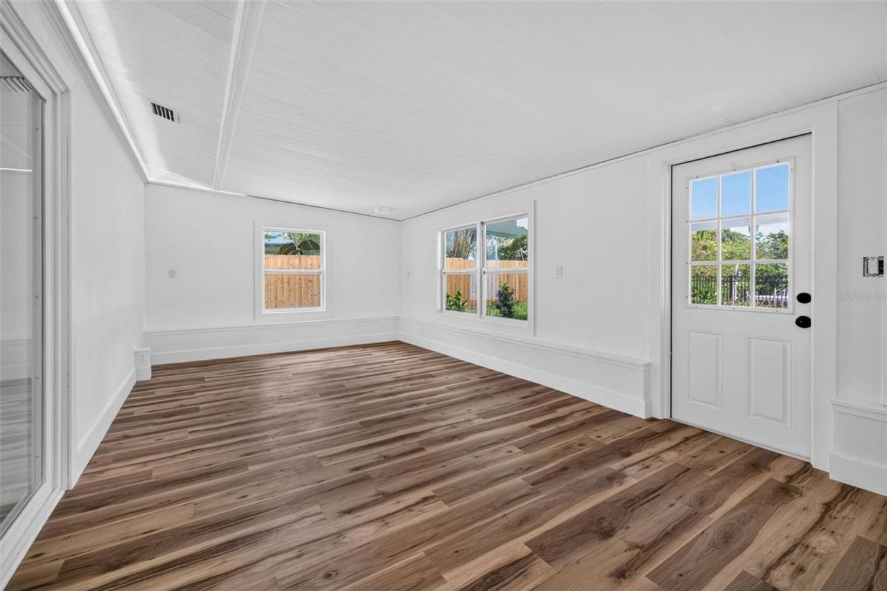 1524 Carson Circle Ne, Saint Petersburg, FL 33703 Photo