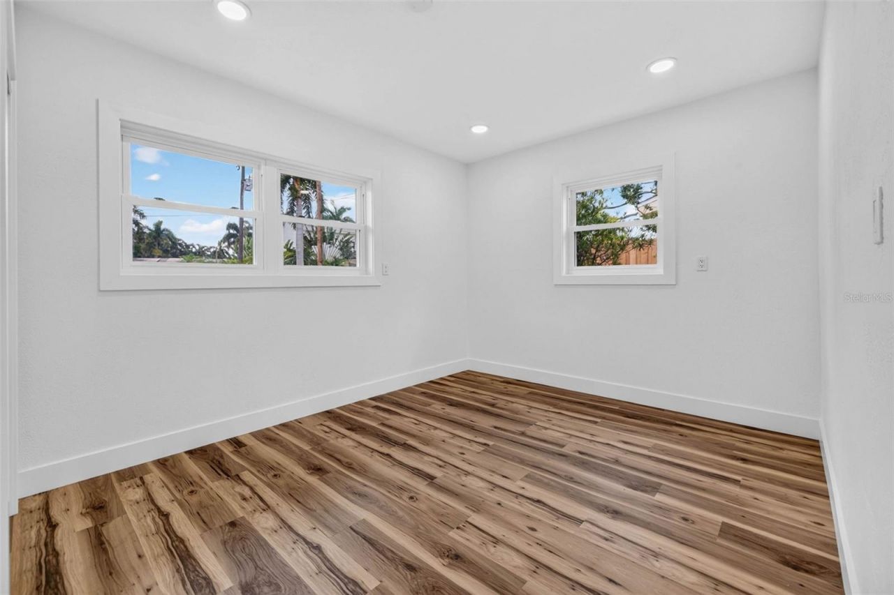 1524 Carson Circle Ne, Saint Petersburg, FL 33703 Photo
