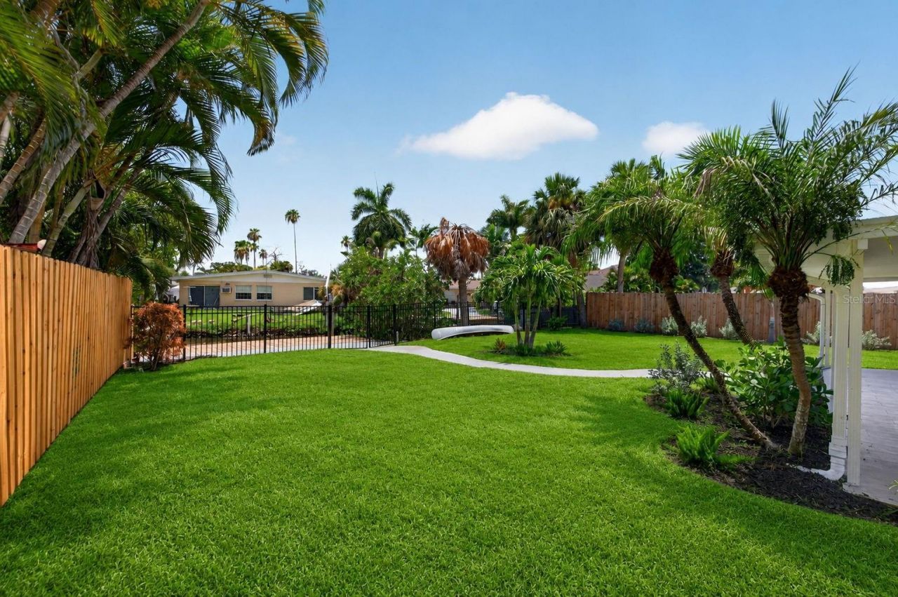 1524 Carson Circle Ne, Saint Petersburg, FL 33703 Photo