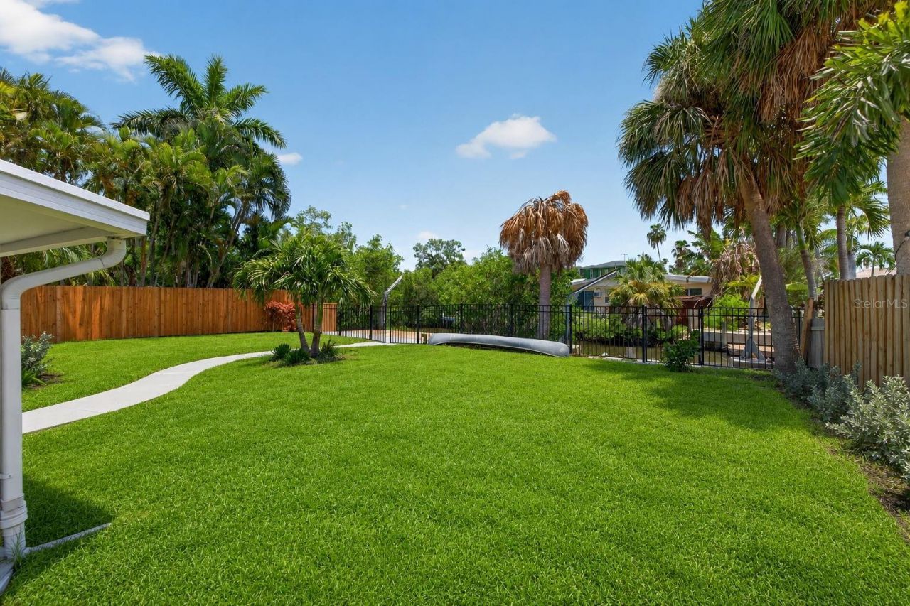 1524 Carson Circle Ne, Saint Petersburg, FL 33703 Photo