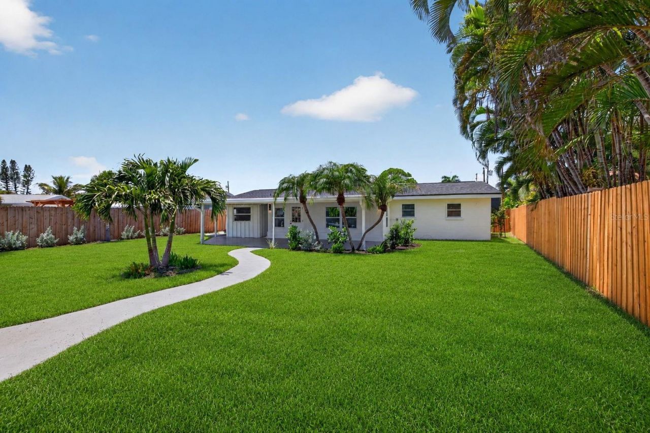 1524 Carson Circle Ne, Saint Petersburg, FL 33703 Photo