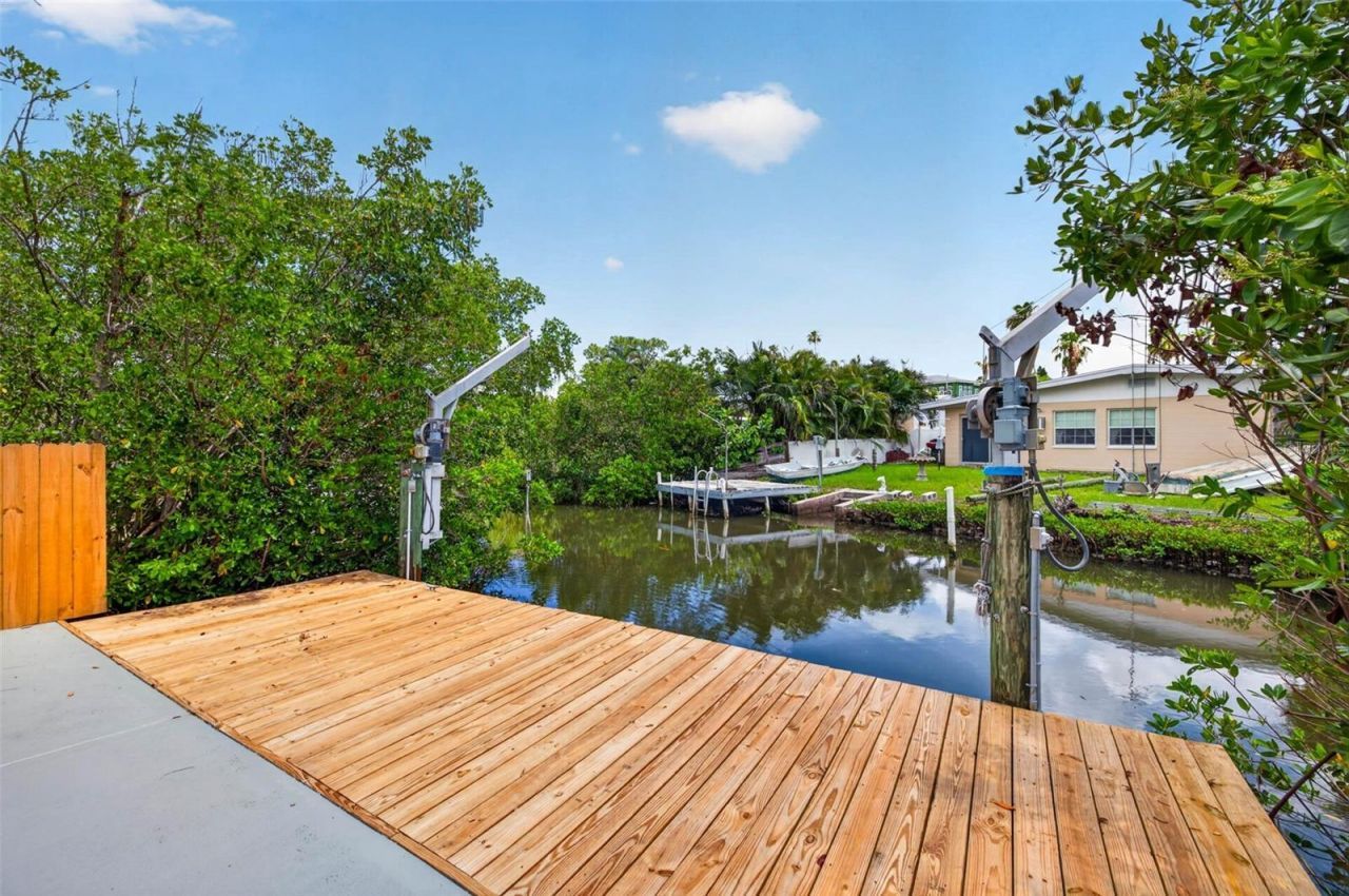 1524 Carson Circle Ne, Saint Petersburg, FL 33703 Photo