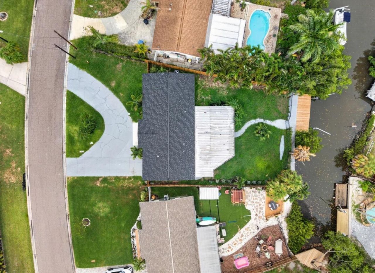 1524 Carson Circle Ne, Saint Petersburg, FL 33703 Photo