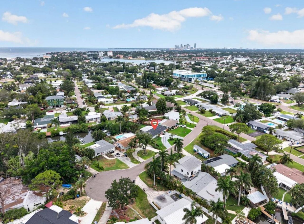 1524 Carson Circle Ne, Saint Petersburg, FL 33703 Photo