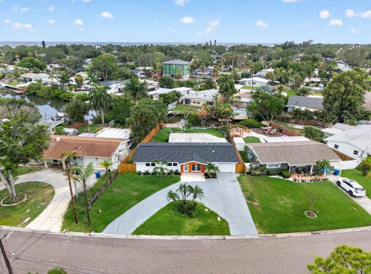 1524 Carson Circle Ne, Saint Petersburg, FL 33703 Photo