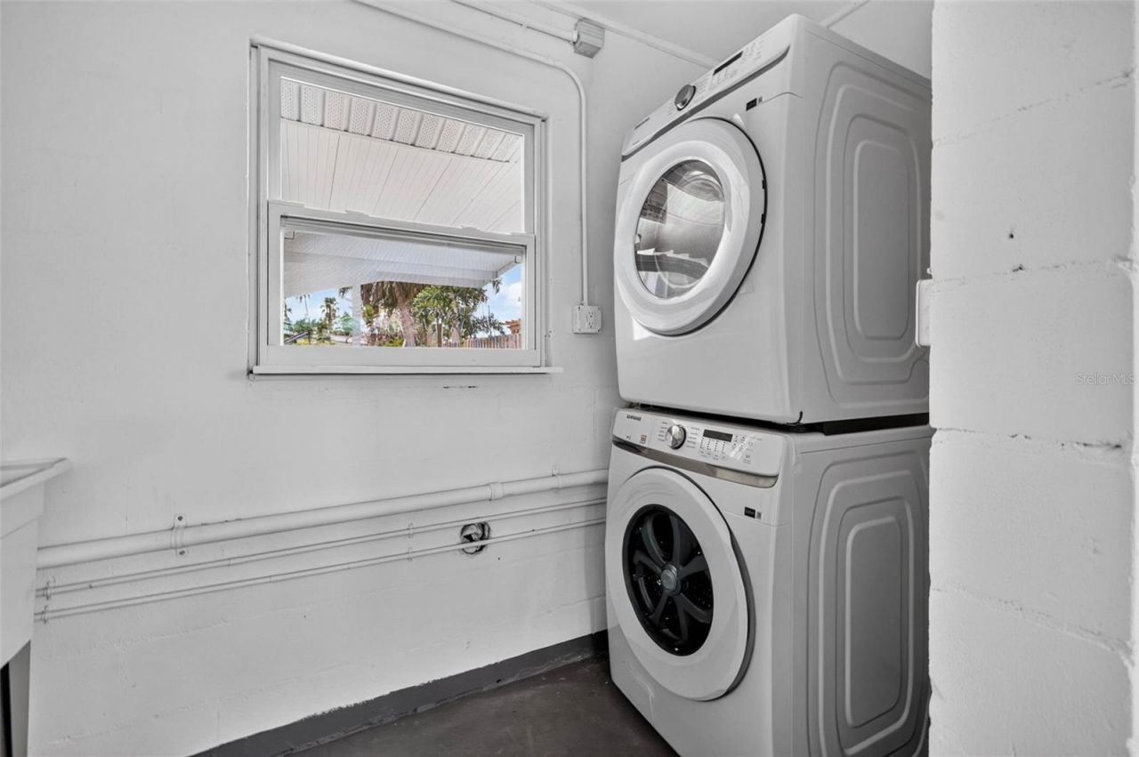 1524 Carson Circle Ne, Saint Petersburg, FL 33703 Photo