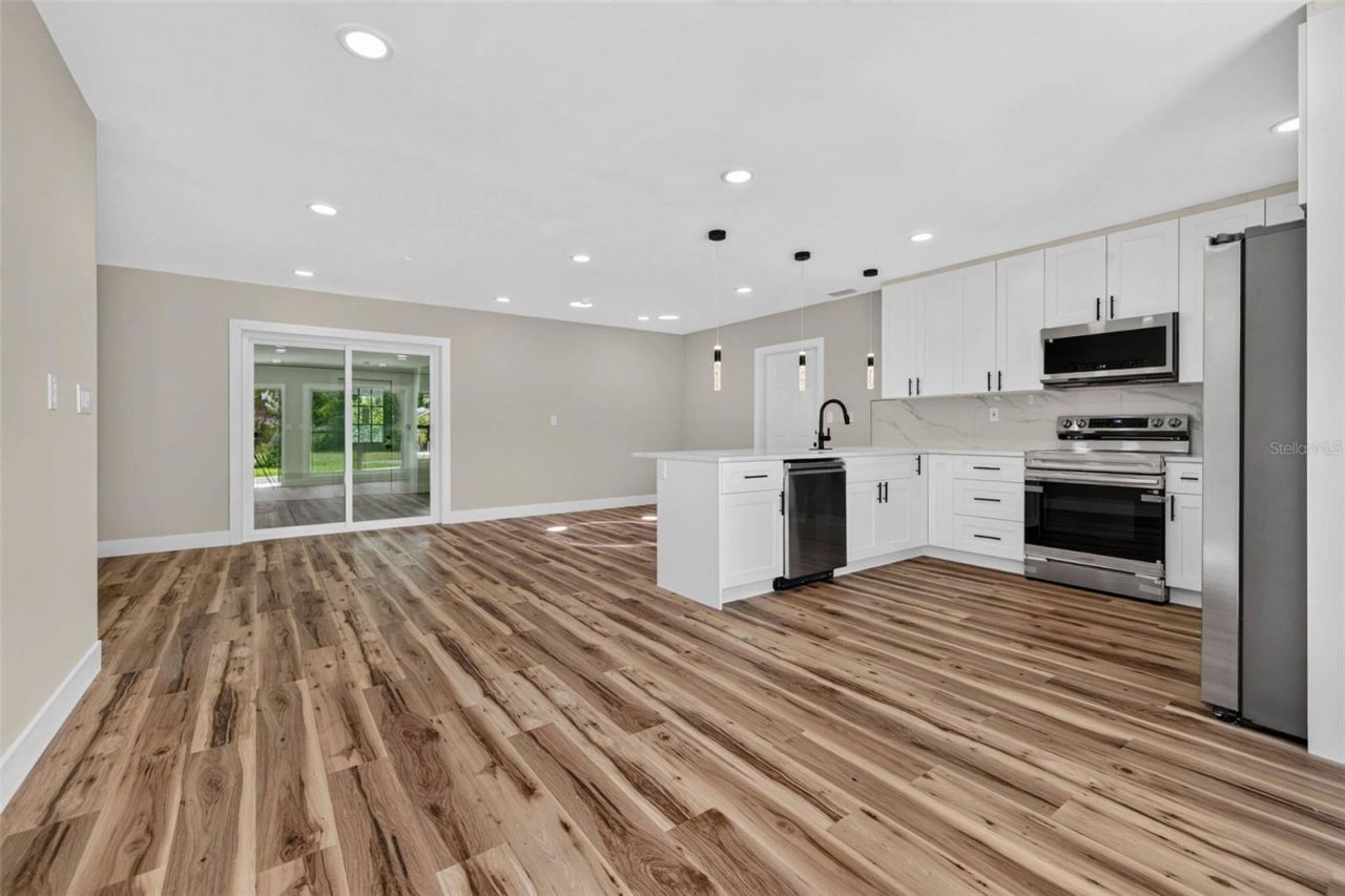 1524 Carson Circle Ne, Saint Petersburg, FL 33703 Photo