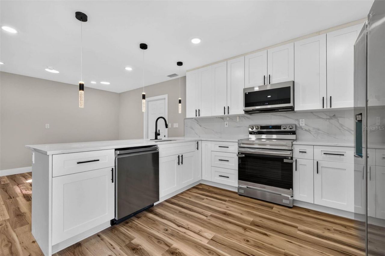 1524 Carson Circle Ne, Saint Petersburg, FL 33703 Photo