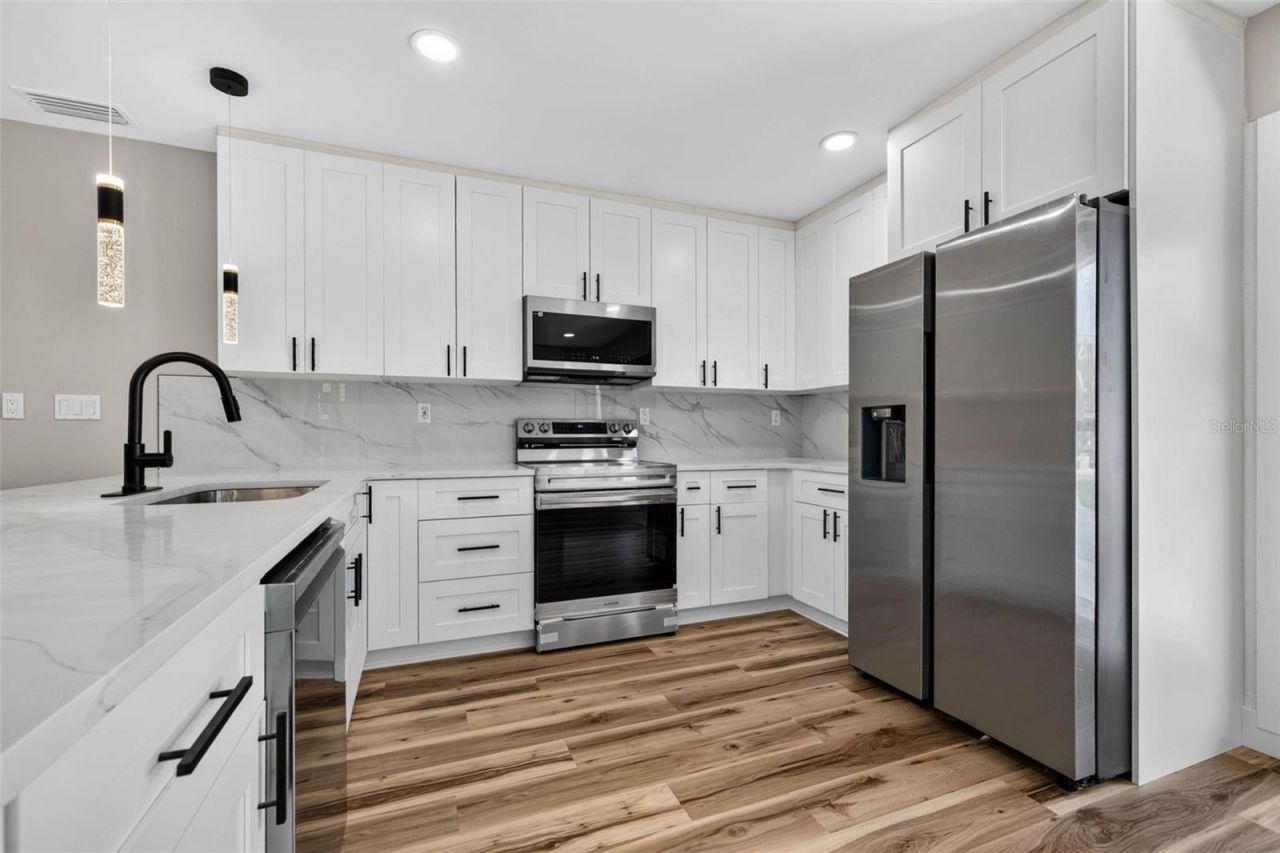 1524 Carson Circle Ne, Saint Petersburg, FL 33703 Photo