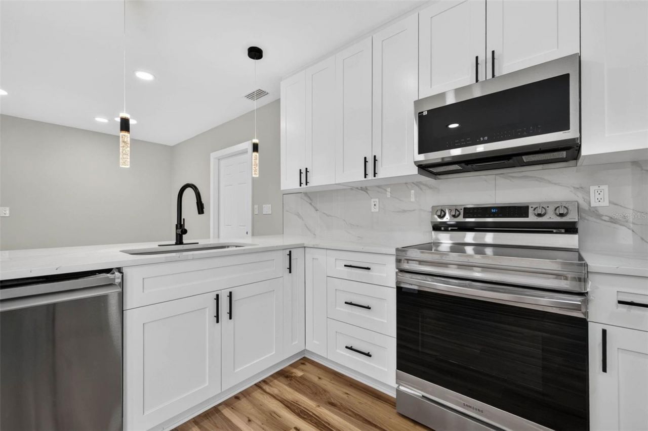 1524 Carson Circle Ne, Saint Petersburg, FL 33703 Photo