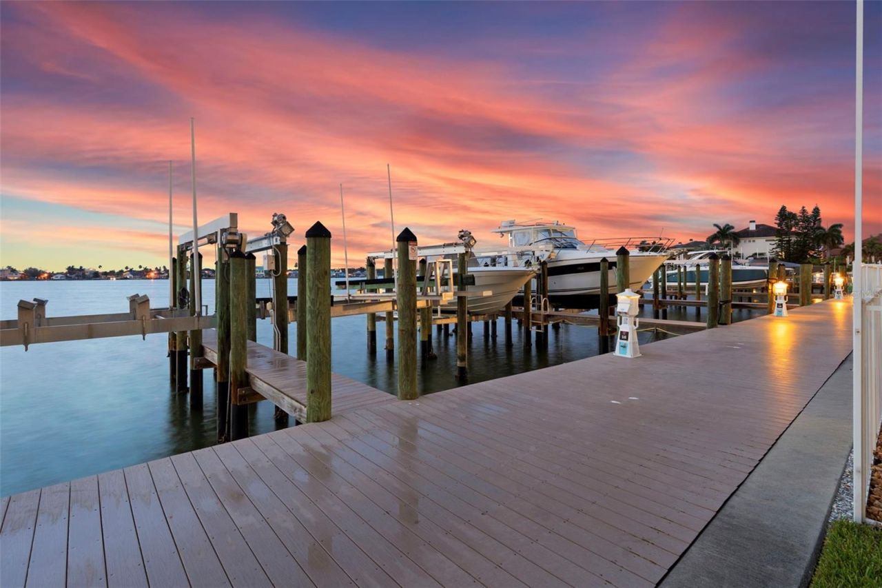 17717 Gulf Boulevard, Unit 604, Redington Shores, FL 33708 Photo