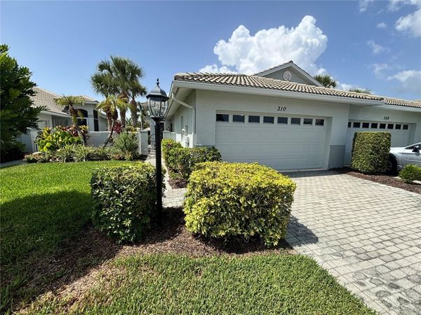 310 RECLINATA CIRCLE , VENICE, FL 34292