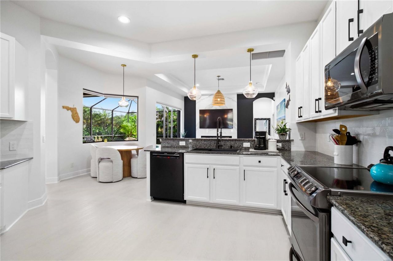 8051 36th Street Circle E, Sarasota, FL 34243 Photo