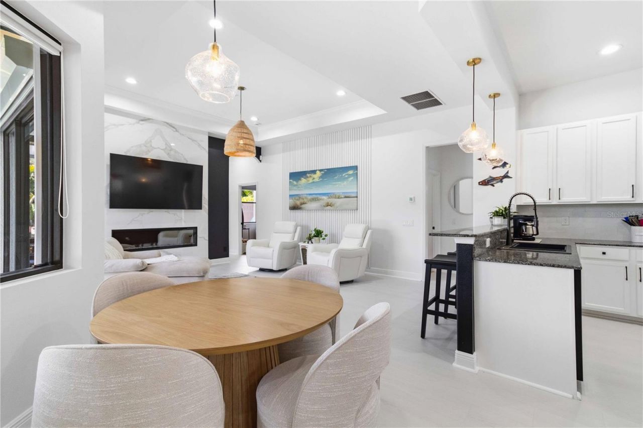 8051 36th Street Circle E, Sarasota, FL 34243 Photo