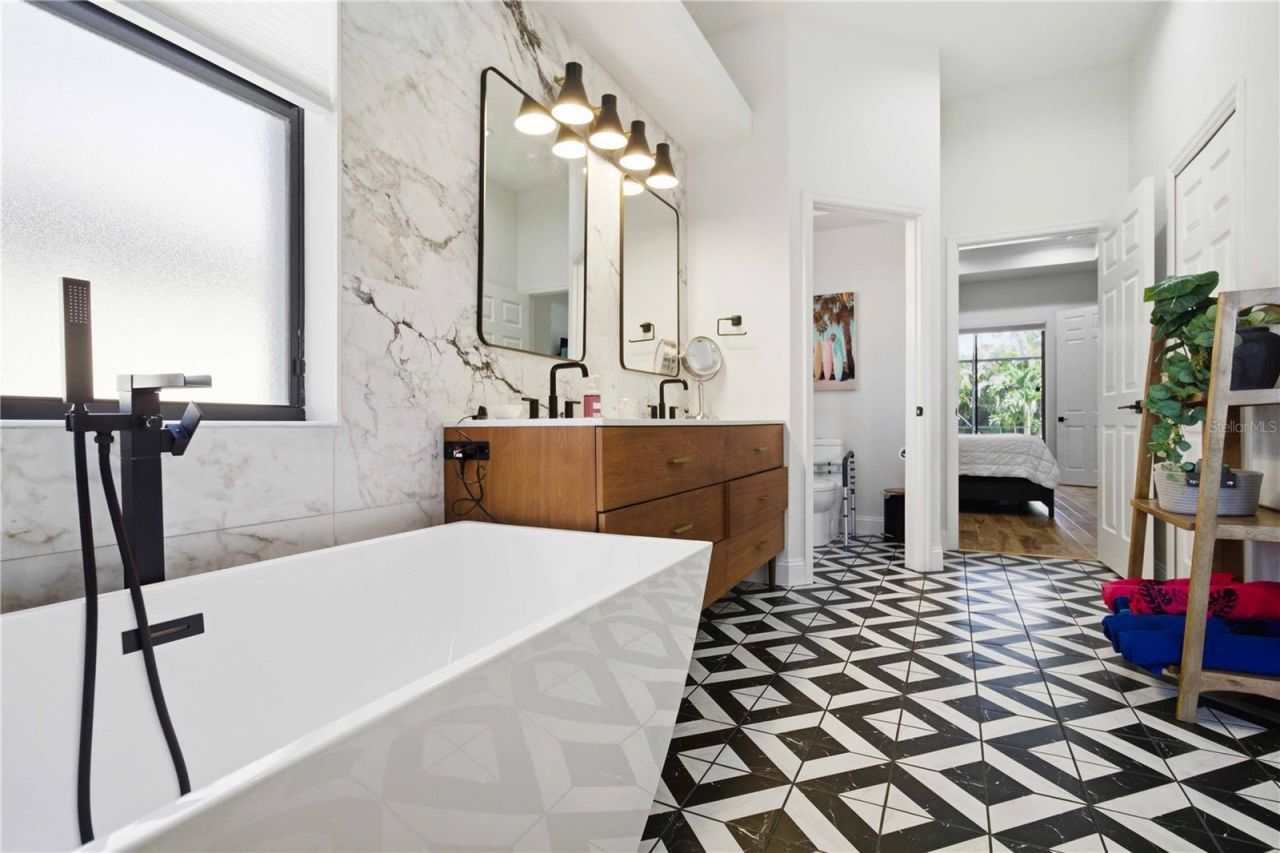 8051 36th Street Circle E, Sarasota, FL 34243 Photo