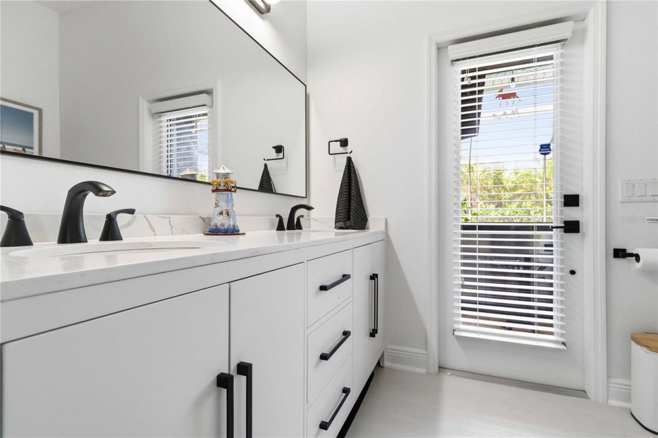 8051 36th Street Circle E, Sarasota, FL 34243 Photo
