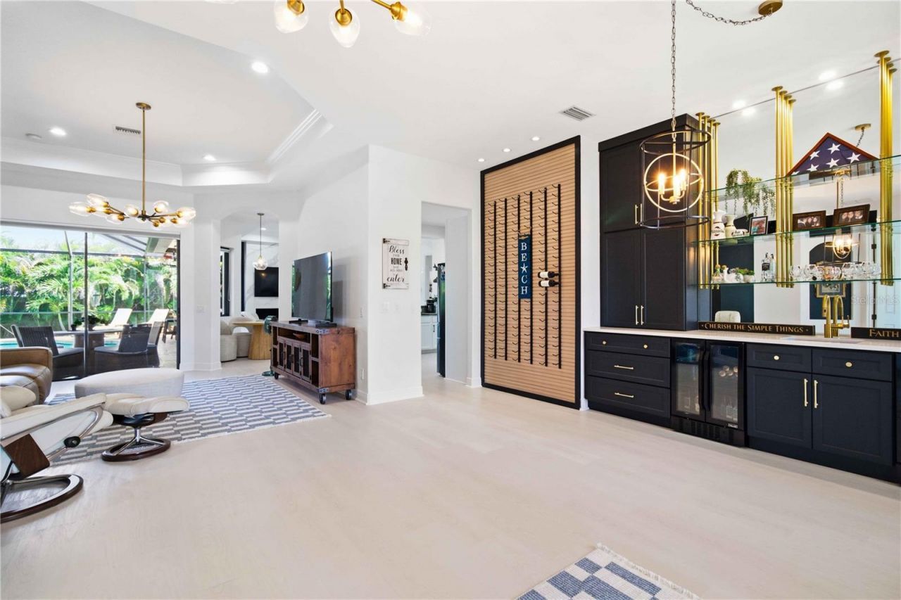 8051 36th Street Circle E, Sarasota, FL 34243 Photo