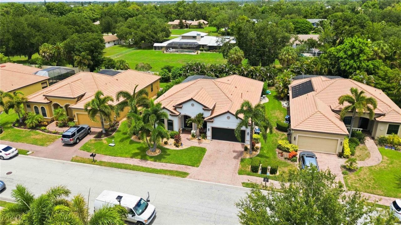 8051 36th Street Circle E, Sarasota, FL 34243 Photo