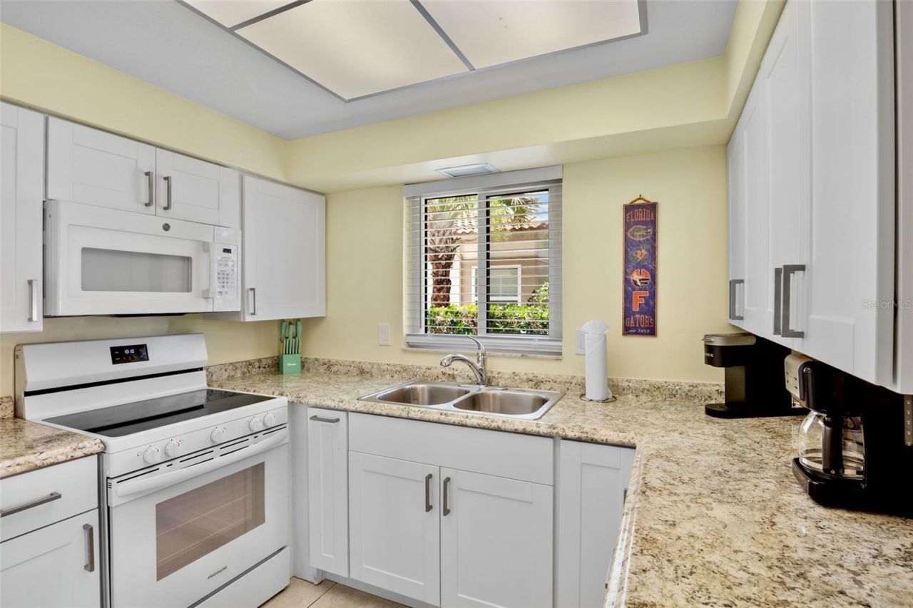 159 Vista Hermosa Circle, Unit 27B, Sarasota, FL 34242 Photo