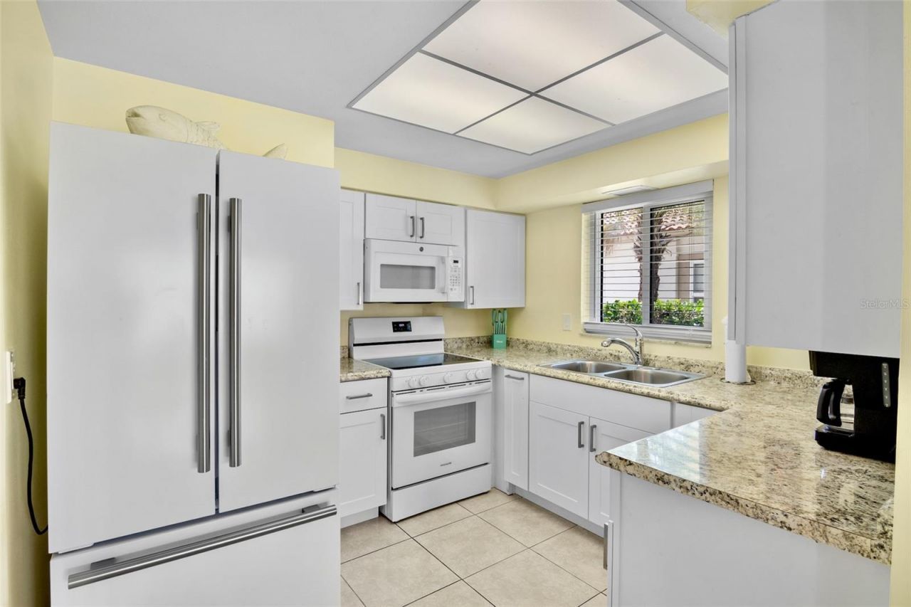 159 Vista Hermosa Circle, Unit 27B, Sarasota, FL 34242 Photo