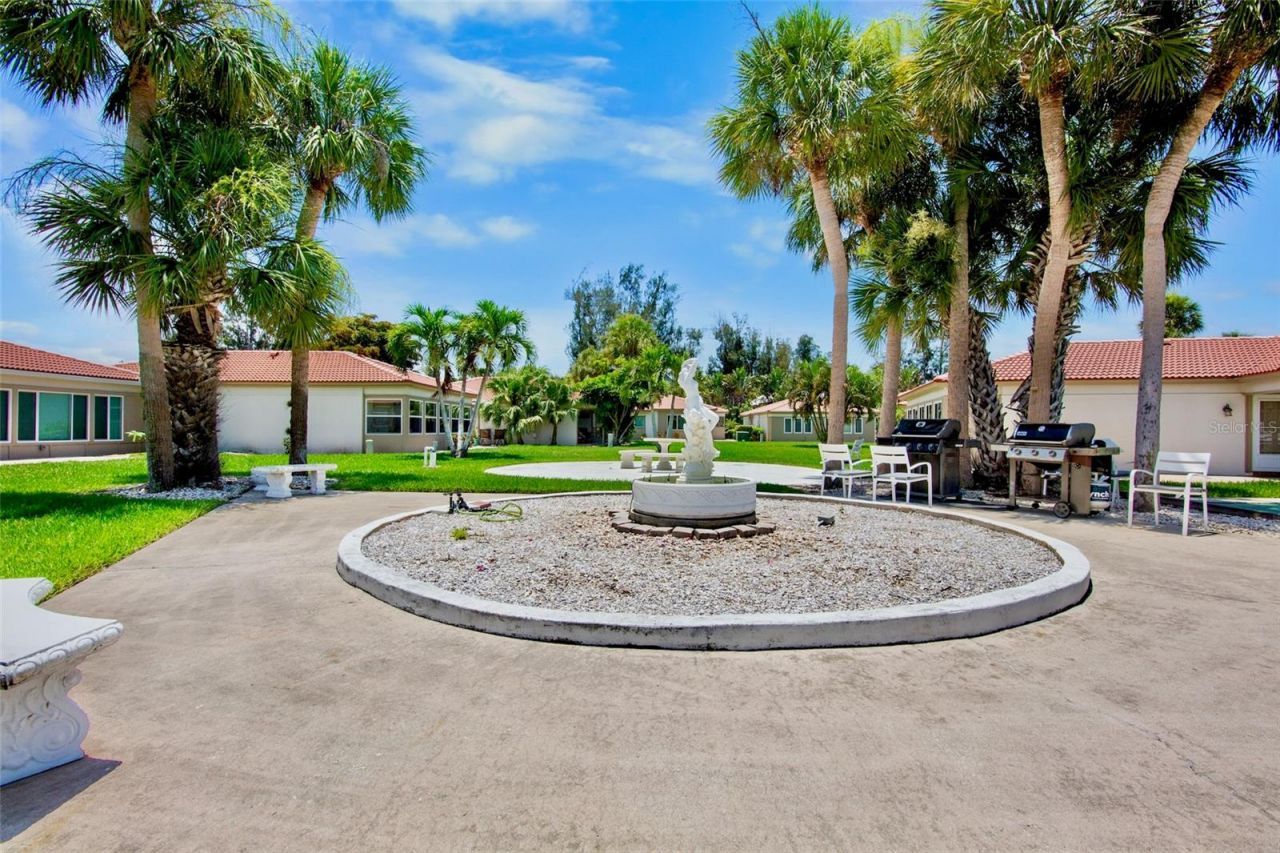 159 Vista Hermosa Circle, Unit 27B, Sarasota, FL 34242 Photo