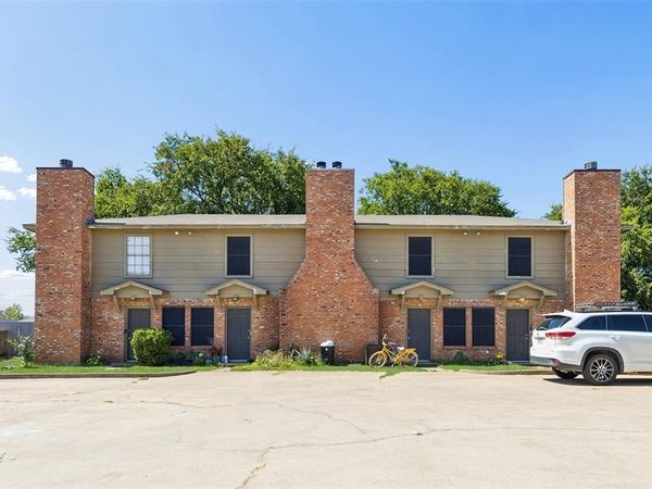 221 Cambridge Drive, Saginaw, TX 76179