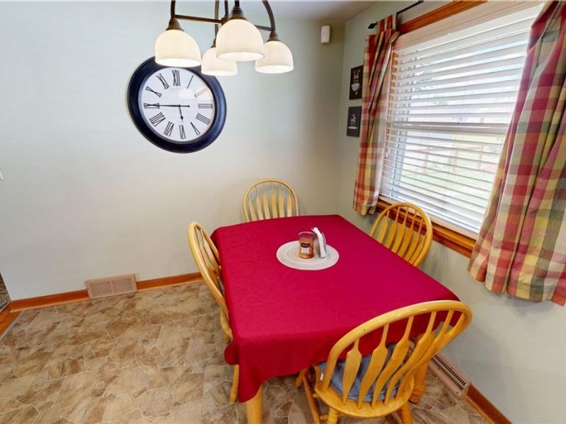 653 N Bon Air Avenue, Youngstown, OH 44509 Photo 9