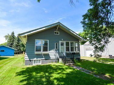 313 E Prairie Avenue, Warren, MN 56762