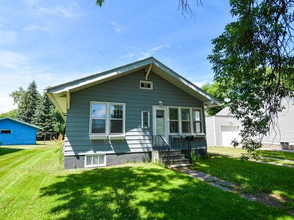 313 E Prairie Avenue, Warren, MN 56762