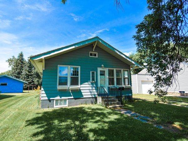 303 E Prairie Avenue , Warren, MN 56762