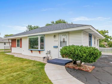 9043 16th Avenue S, Bloomington, MN 55425