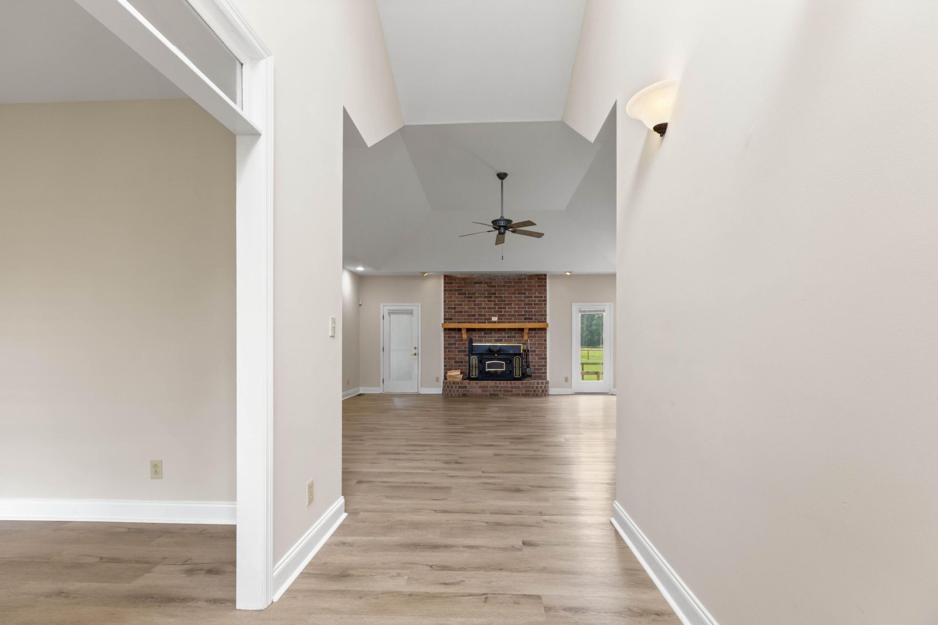 1756 Fish Road Photo 11
