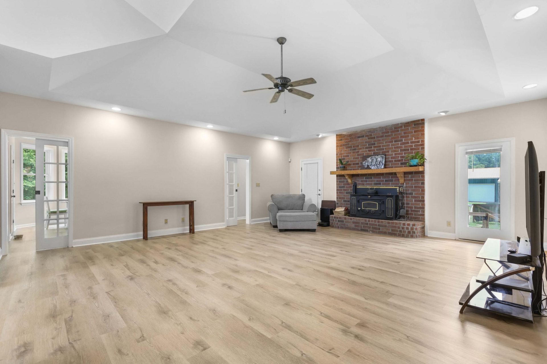 1756 Fish Road Photo 14