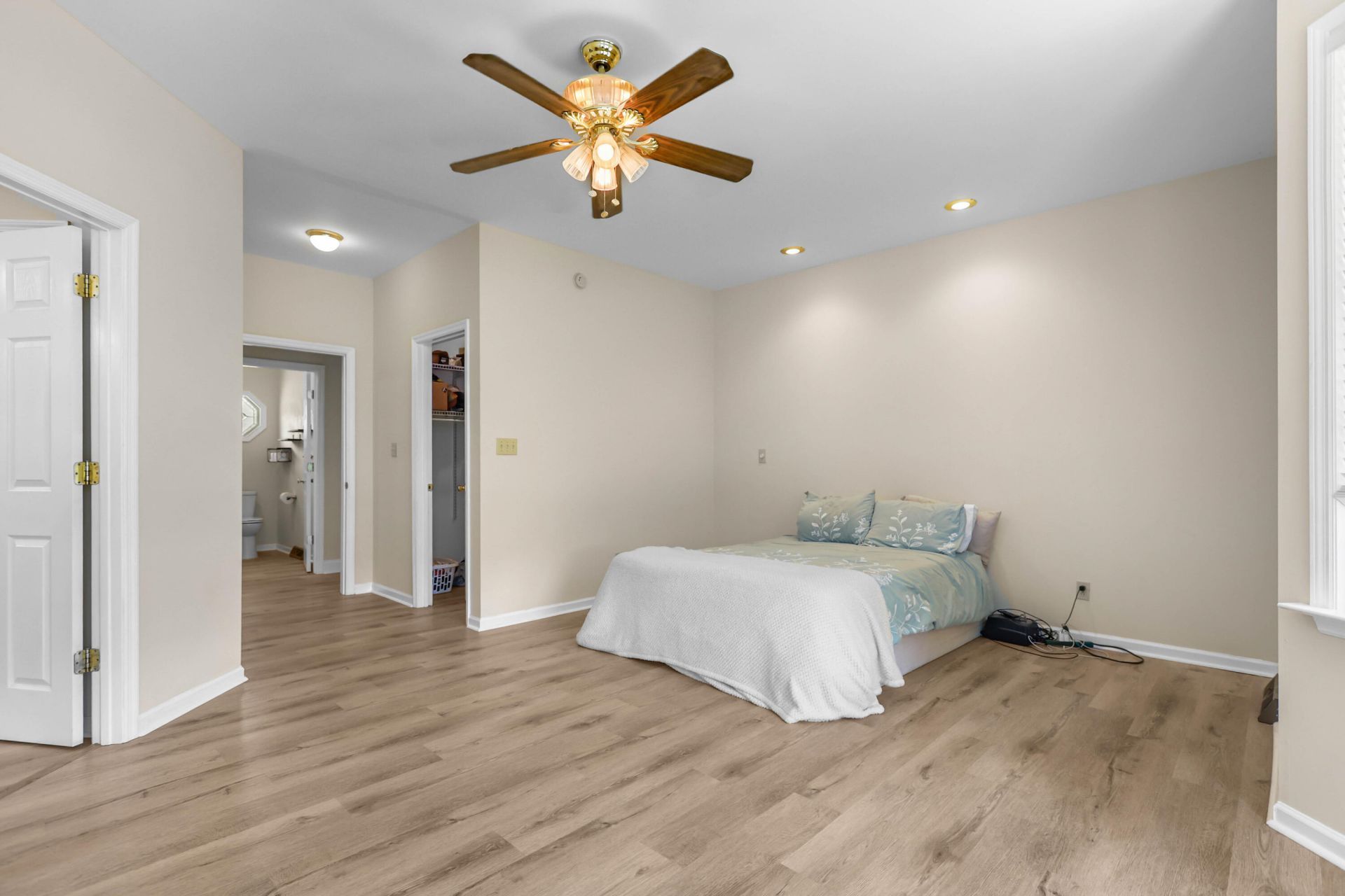 1756 Fish Road Photo 16