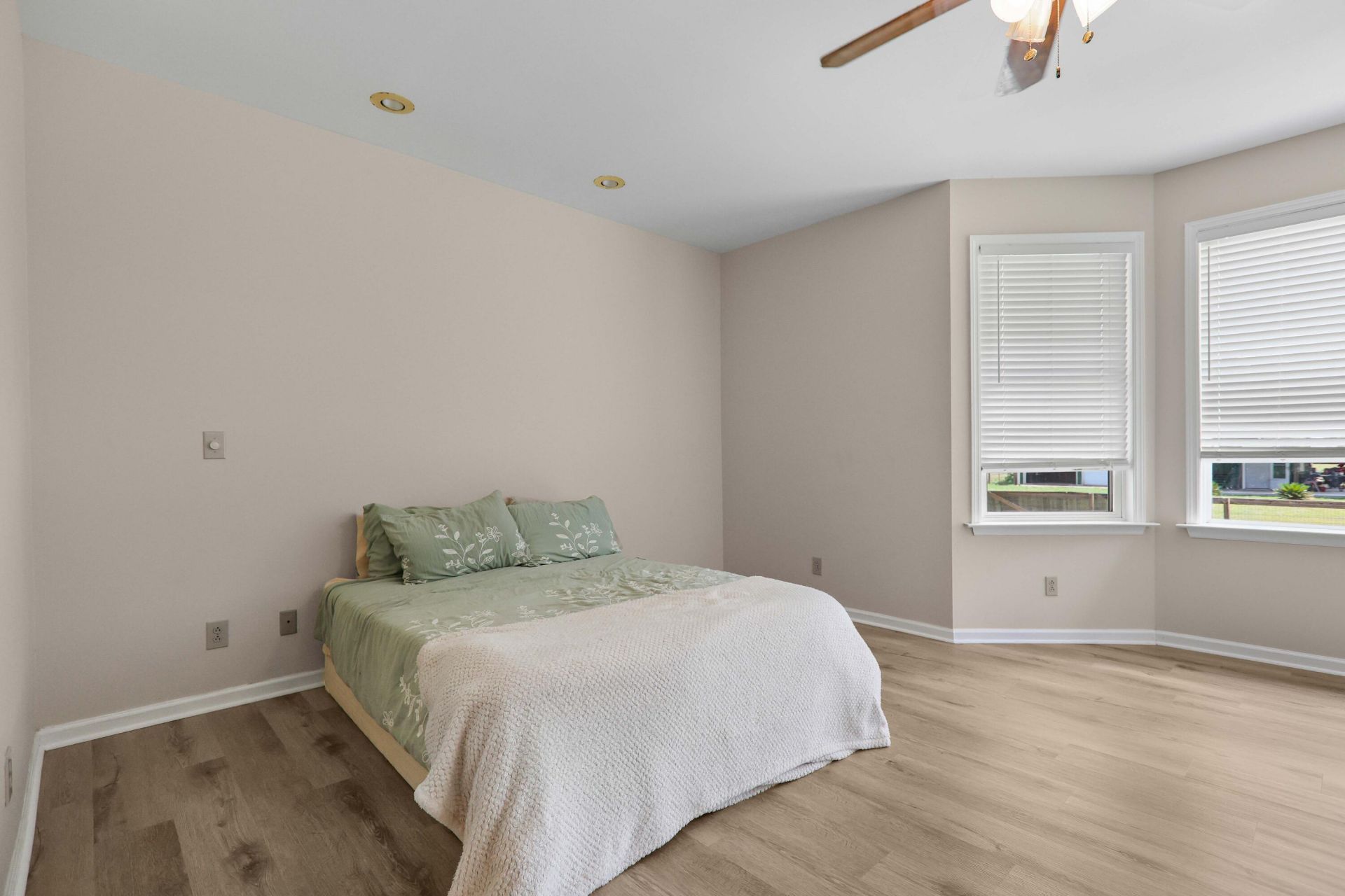 1756 Fish Road Photo 17