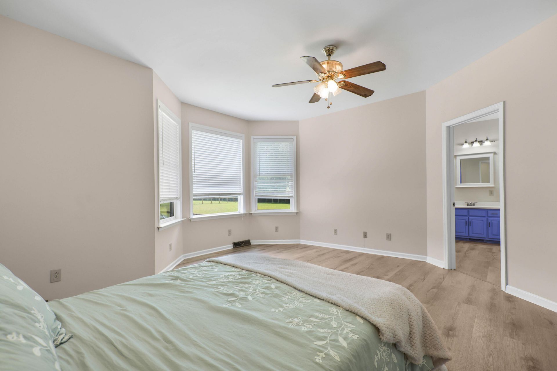 1756 Fish Road Photo 18