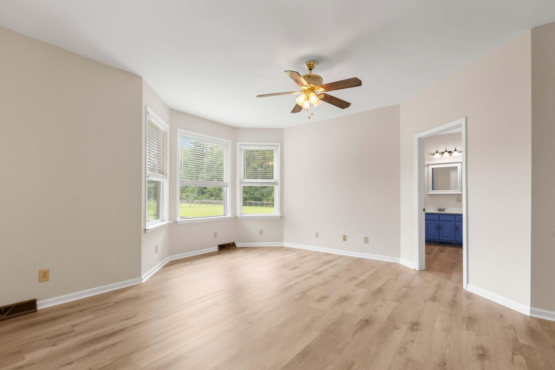 1756 Fish Road Photo 23