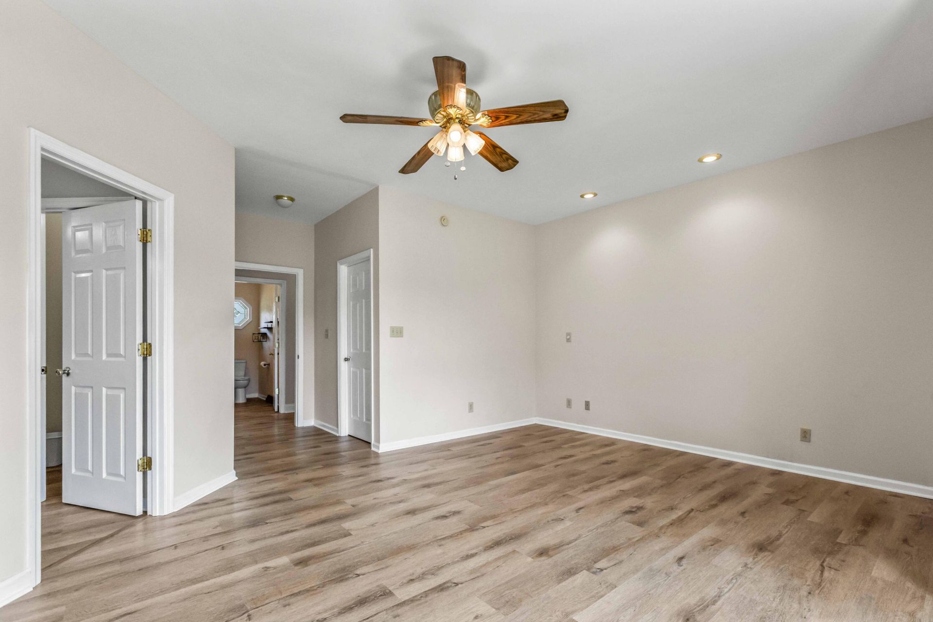 1756 Fish Road Photo 24