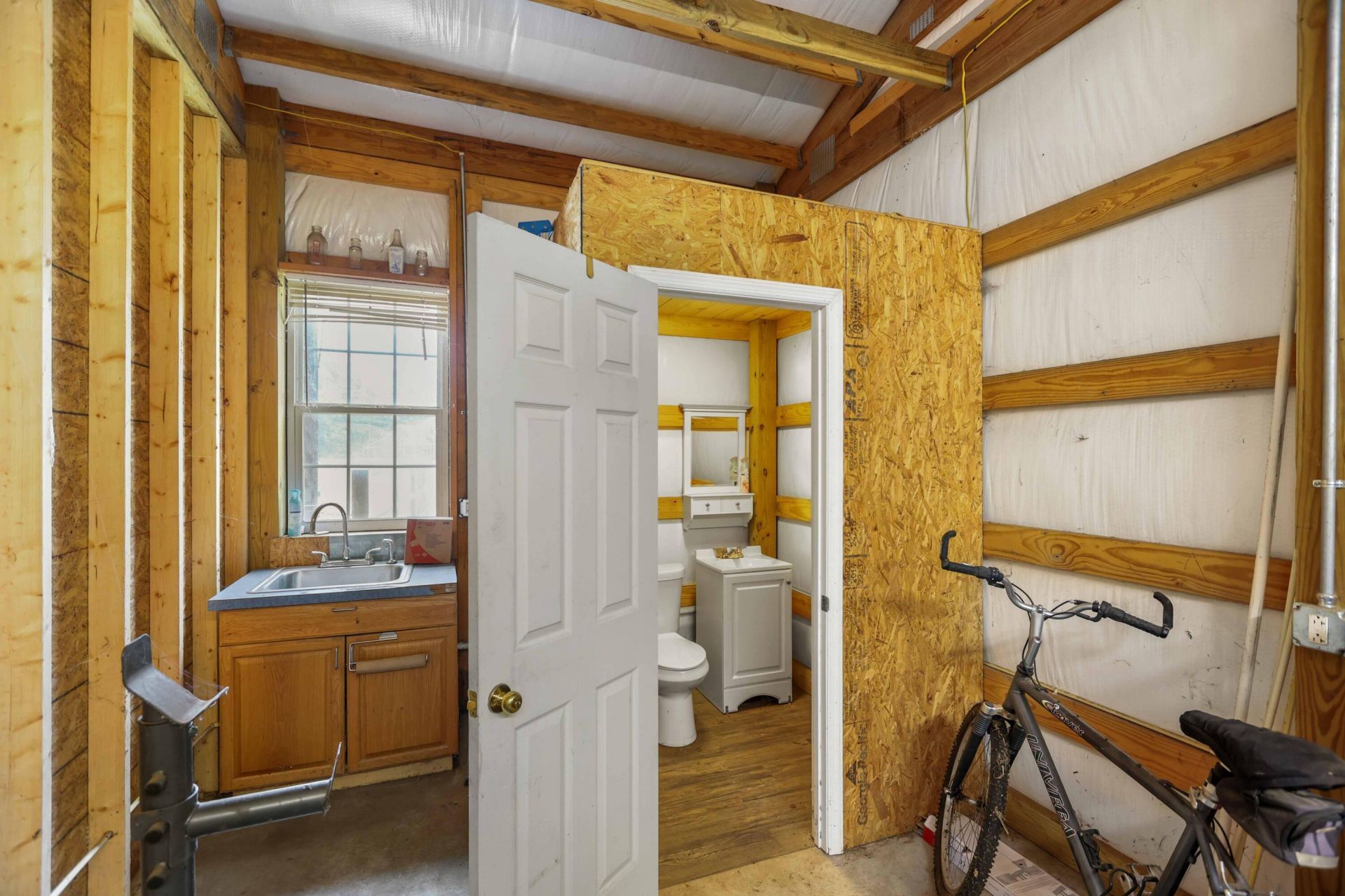 1756 Fish Road Photo 36