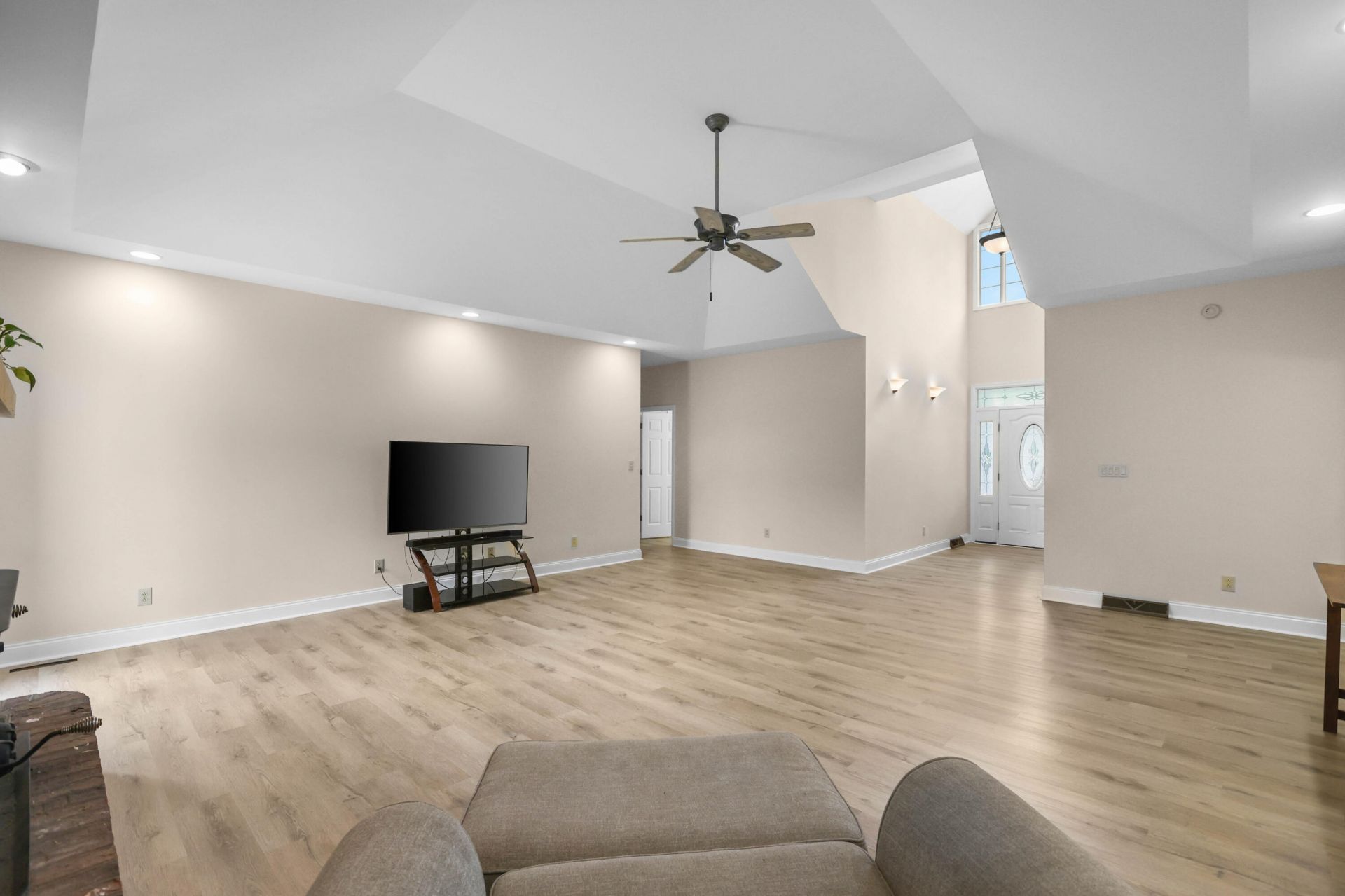 1756 Fish Road Photo 8