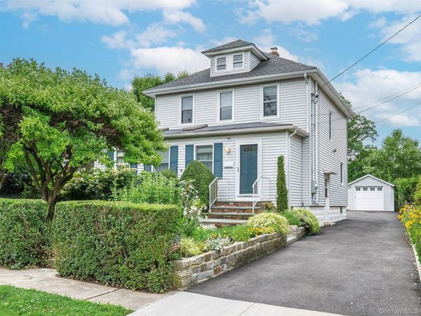 1 Raymond Street , Glen Cove, NY 11542