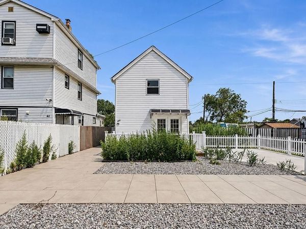 44 Broadway , Hamilton Beach, NY 11414