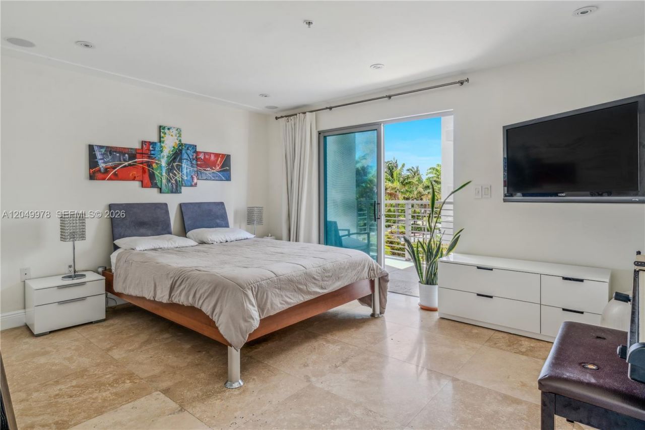 7700 Collins Ave , Unit 3, Miami Beach, FL 33141 Photo