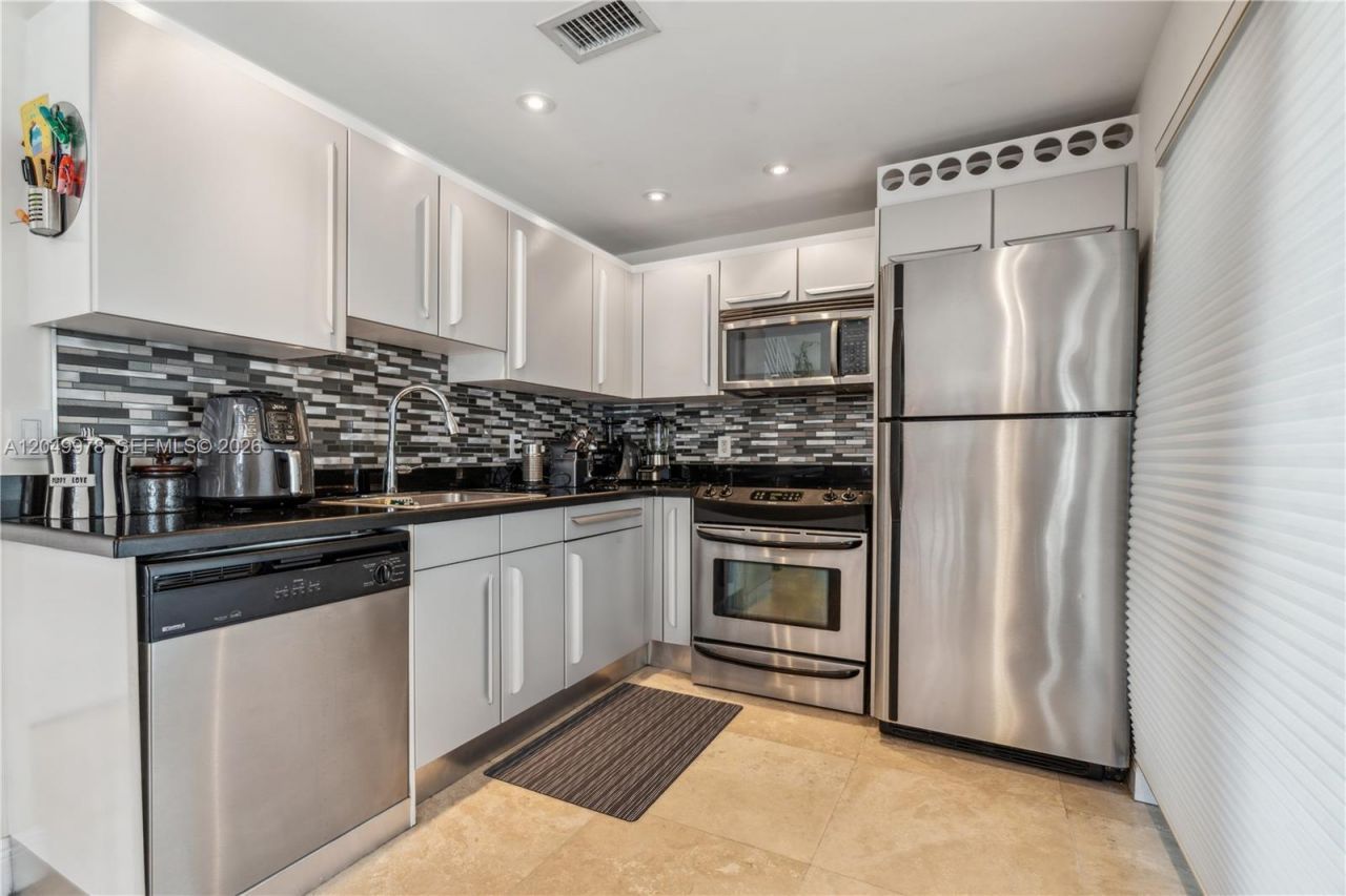 7700 Collins Ave , Unit 3, Miami Beach, FL 33141 Photo