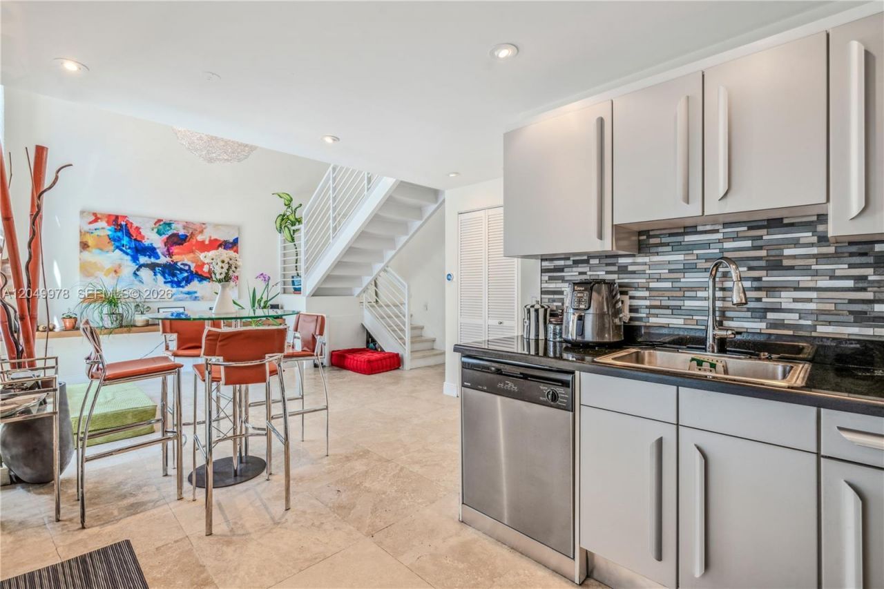 7700 Collins Ave , Unit 3, Miami Beach, FL 33141 Photo
