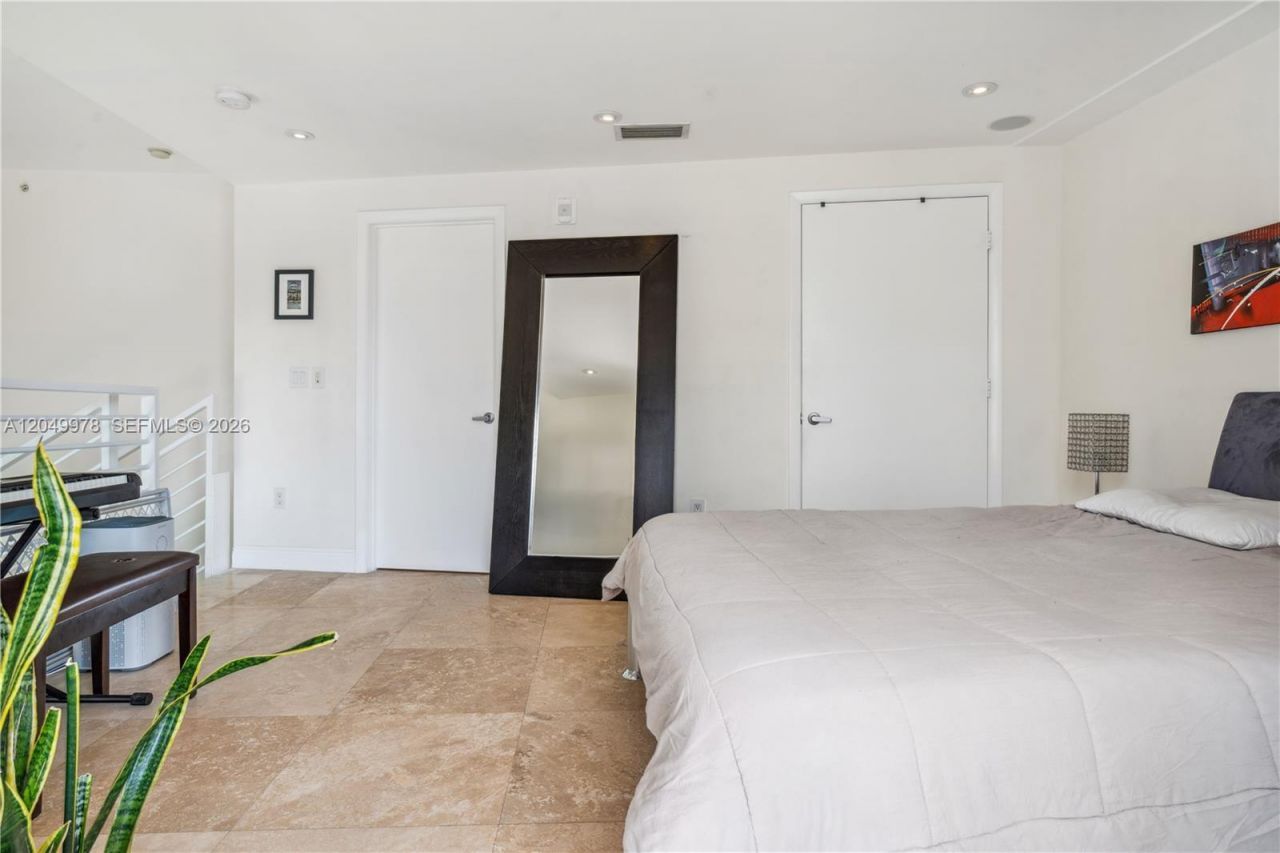 7700 Collins Ave , Unit 3, Miami Beach, FL 33141 Photo