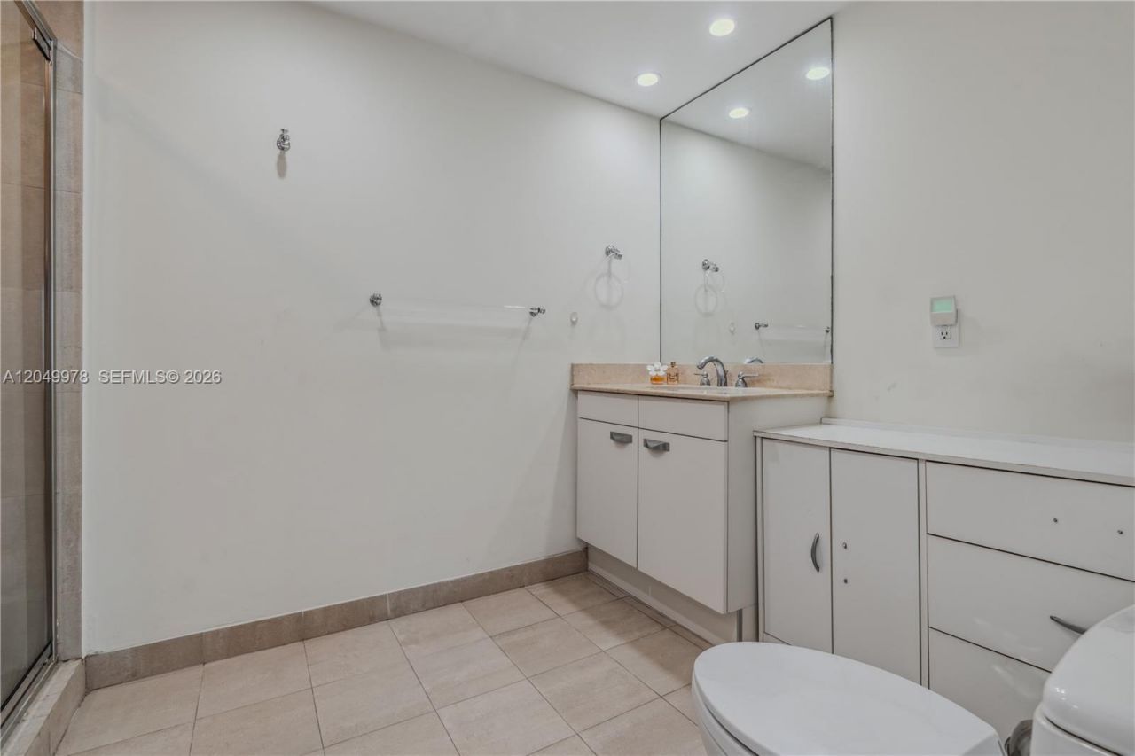 7700 Collins Ave , Unit 3, Miami Beach, FL 33141 Photo