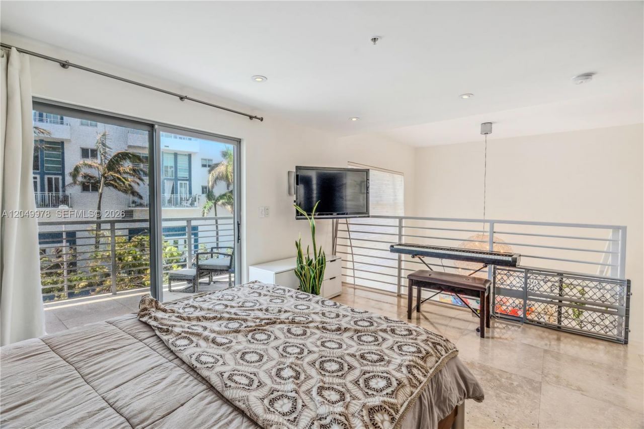 7700 Collins Ave , Unit 3, Miami Beach, FL 33141 Photo