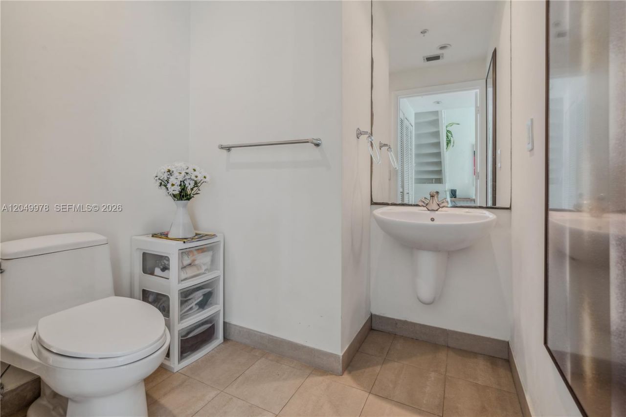 7700 Collins Ave , Unit 3, Miami Beach, FL 33141 Photo