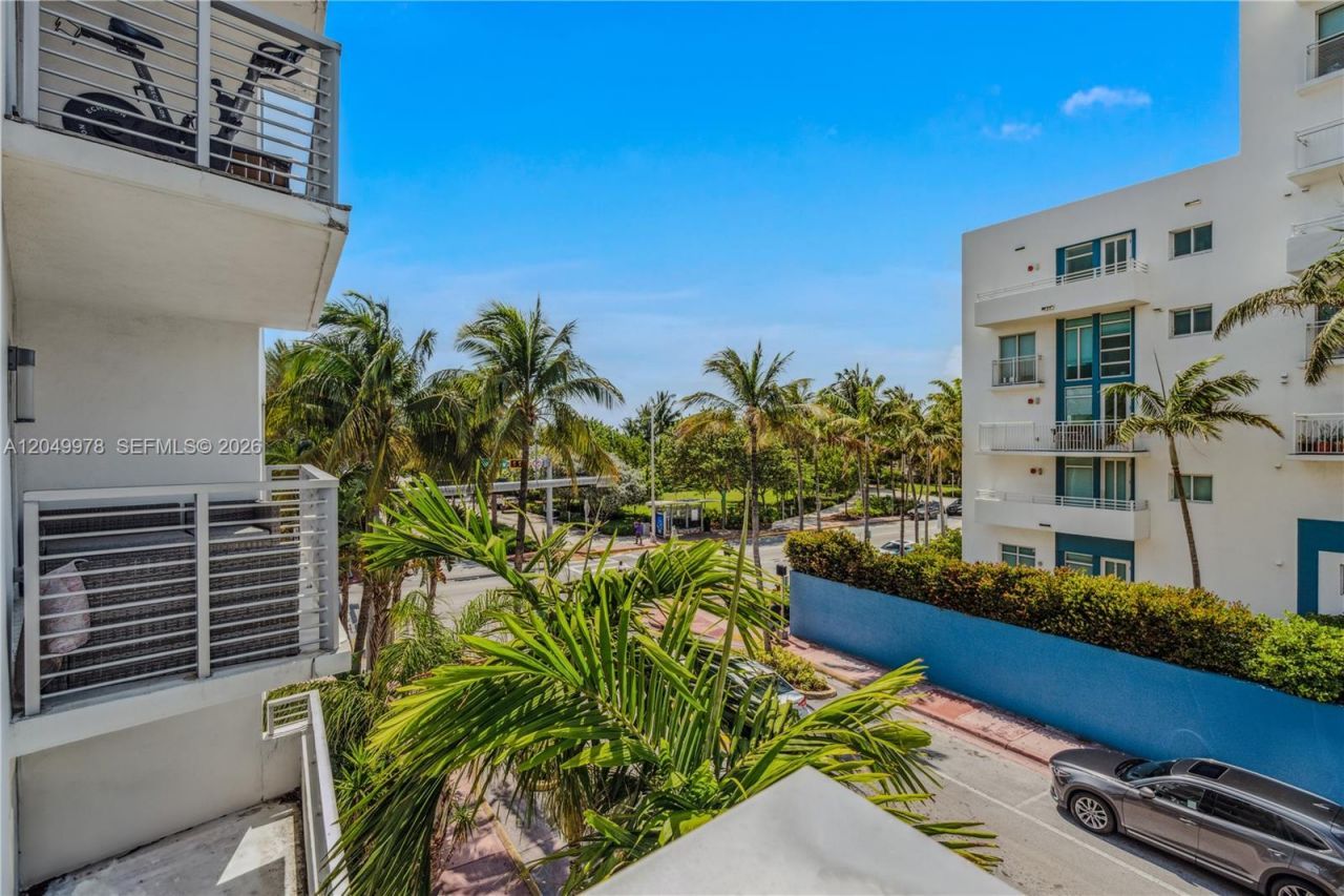 7700 Collins Ave , Unit 3, Miami Beach, FL 33141 Photo